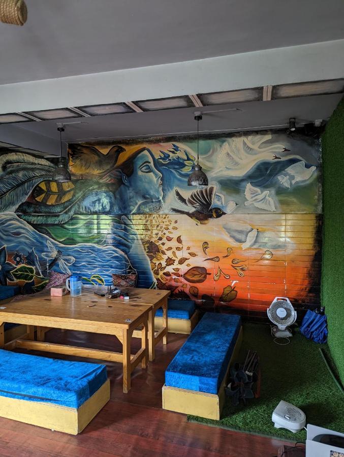 Attic Monkey Cafe & Rooms Manāli Esterno foto