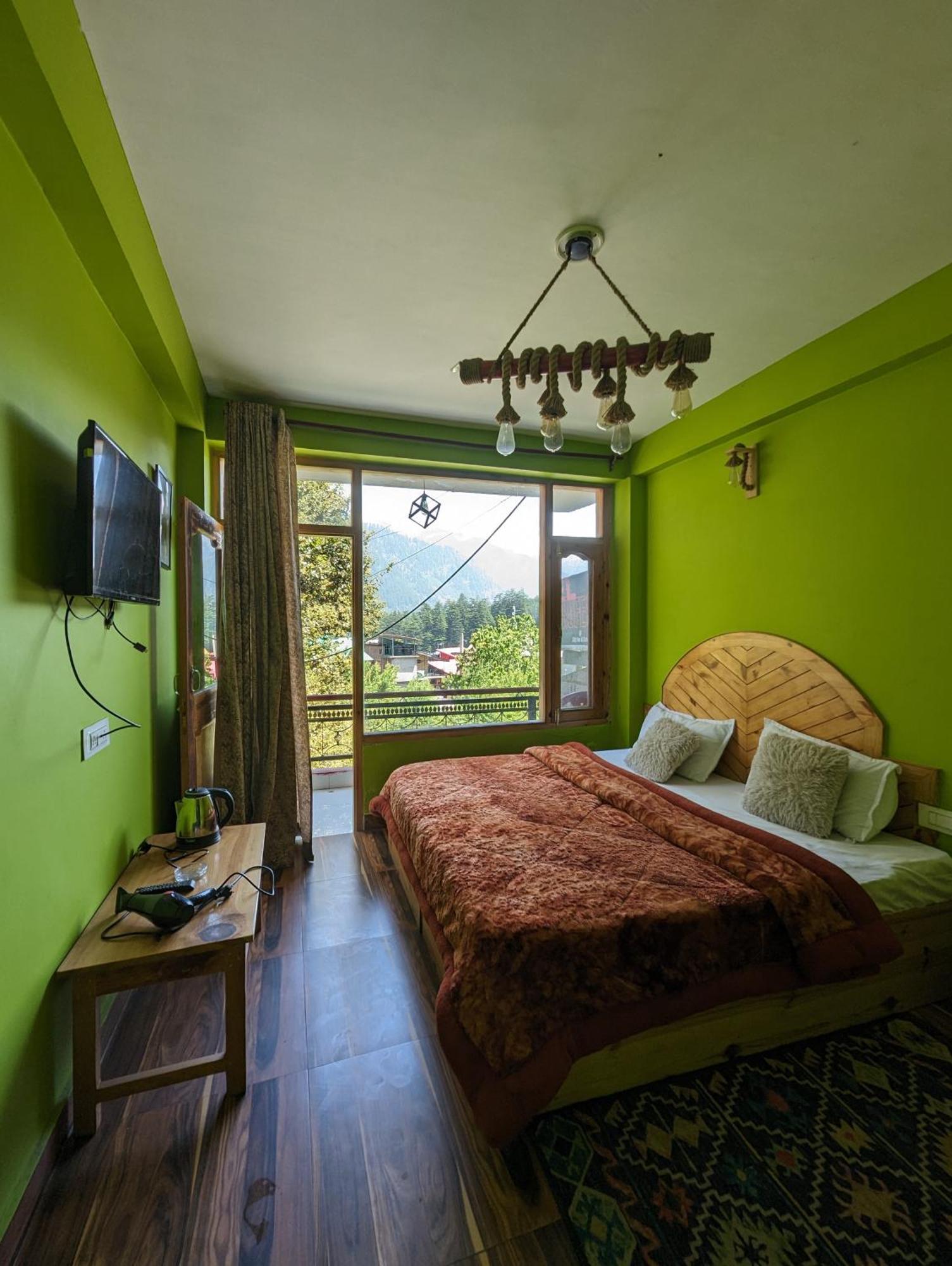 Attic Monkey Cafe & Rooms Manāli Esterno foto